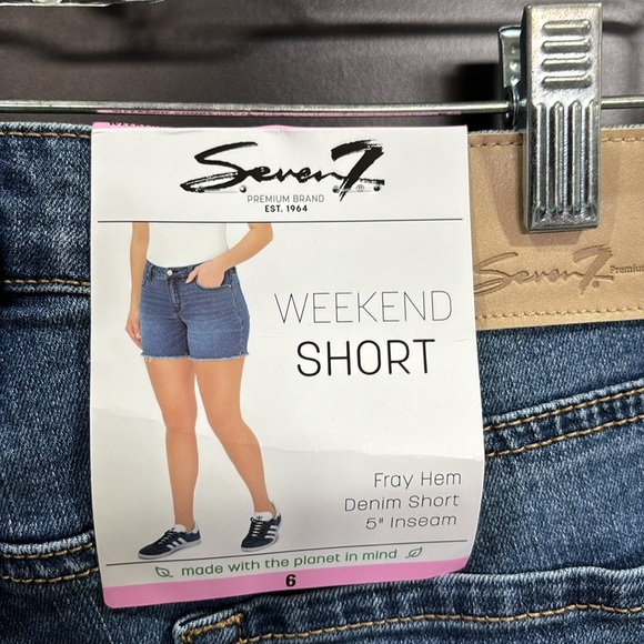 Seven7 Weekend Short, frayed hem,5”inseam,5 pocket,belt loop,zip front,stretch - Picture 5 of 8